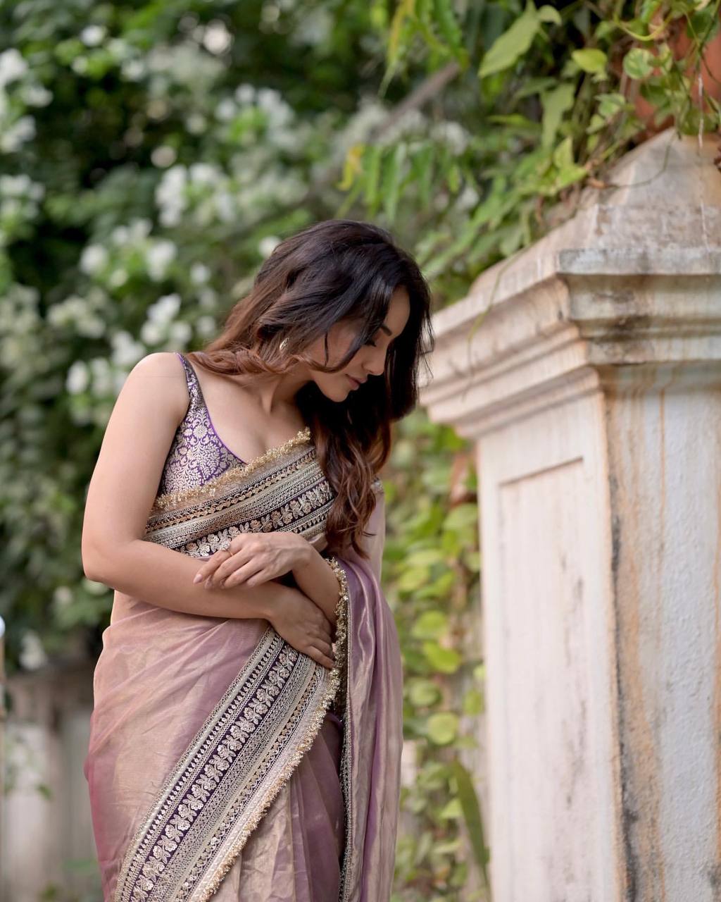 Women's Luxurious Mauve & Purple Art Silk Saree with Intricate Golden Zari & Broad Embroidered Border â Complete with Brocade Blouse for Festive & Wedding Wear - Mauve/Lavender