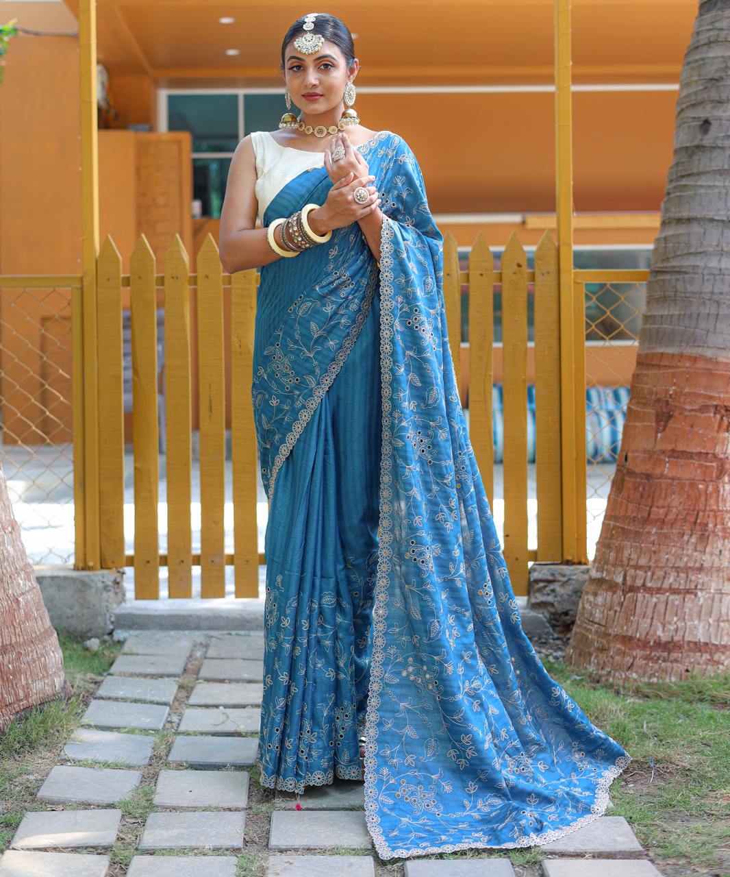 Women's Royal Prussian Blue Georgette Saree with Intricate Silver Thread & Mirror Work Embroidery â Perfect for Festive & Wedding Celebrations - Teal/Blue
